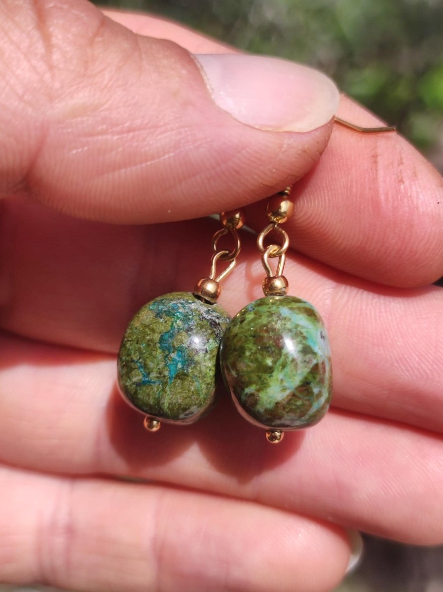 Rhyolith ~ Edelstein Ohrringe Geschenk Frau Schmuck Sie Freundin grün GOA Hippie Boho Natur Heilstein Natur Ohrhänger Edelstahl - Art of Nature Berlin