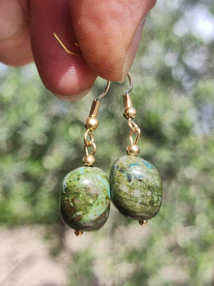 Rhyolith ~ Edelstein Ohrringe Geschenk Frau Schmuck Sie Freundin grün GOA Hippie Boho Natur Heilstein Natur Ohrhänger Edelstahl - Art of Nature Berlin