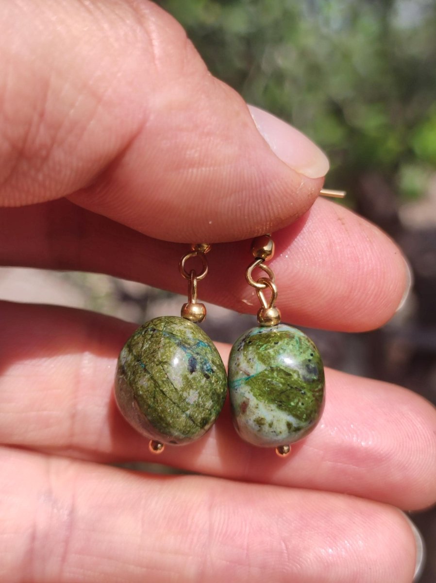 Rhyolith ~ Edelstein Ohrringe Geschenk Frau Schmuck Sie Freundin grün GOA Hippie Boho Natur Heilstein Natur Ohrhänger Edelstahl - Art of Nature Berlin
