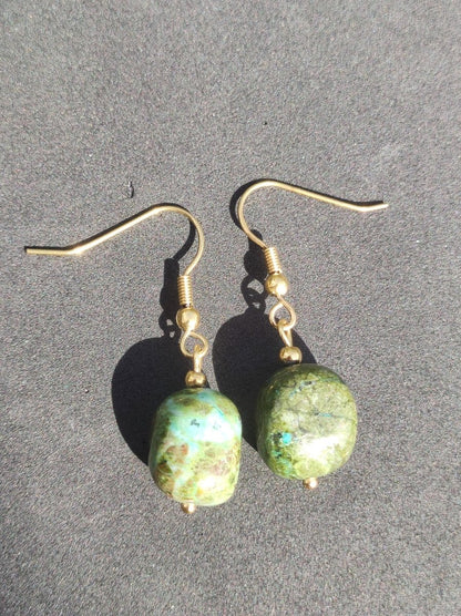 Rhyolith ~ Edelstein Ohrringe Geschenk Frau Schmuck Sie Freundin grün GOA Hippie Boho Natur Heilstein Natur Ohrhänger Edelstahl - Art of Nature Berlin