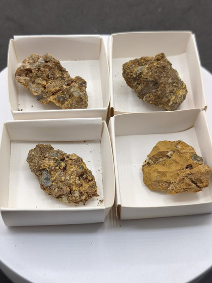 Richellit, Belgien Mineralstufen – 4 Naturunikate zur Auswahl – 32–40 mm Kristall Sammler Stufe Heilstein Edelstein Mineral Selten Unikat - Art of Nature Berlin