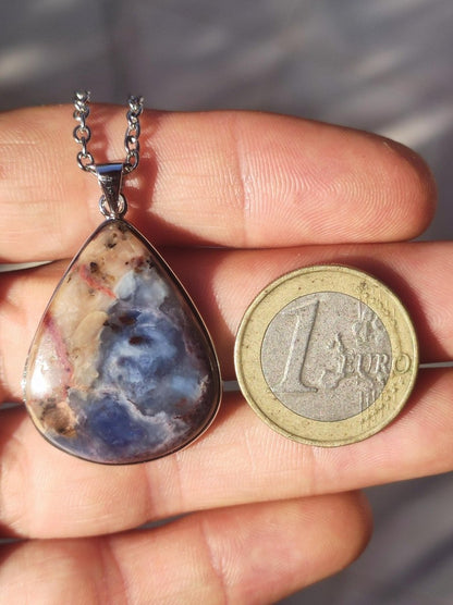 Richterit mit Sugilith & Bustamit - inkl. 925 Silber Fassung lila Edelstein Kette Natur Heilstein Seltene Rarität Mann Frau Er Sie Geschenk - Art of Nature Berlin