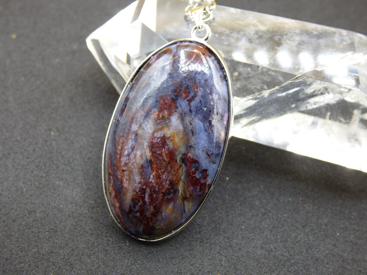 Richterit mit Sugilith & Bustamit - inkl. 925 Silber Fassung lila Edelstein Kette Natur Heilstein Seltene Rarität Mann Frau Er Sie Geschenk - Art of Nature Berlin