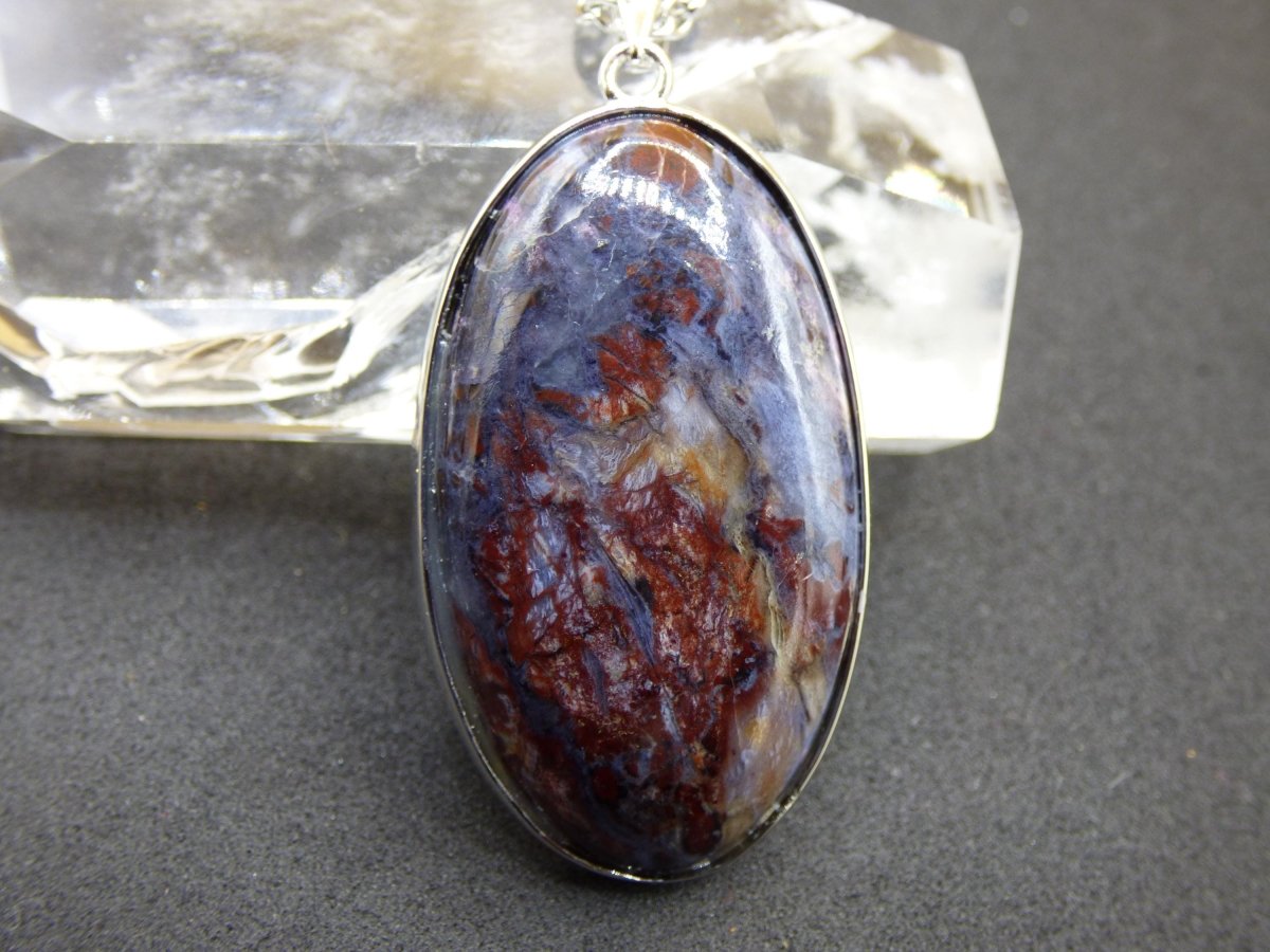 Richterit mit Sugilith & Bustamit - inkl. 925 Silber Fassung lila Edelstein Kette Natur Heilstein Seltene Rarität Mann Frau Er Sie Geschenk - Art of Nature Berlin