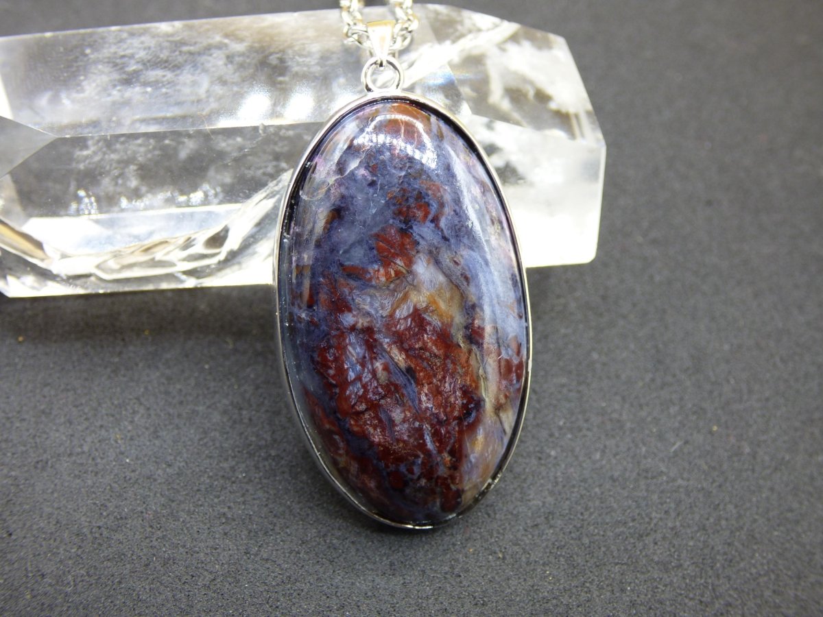 Richterit mit Sugilith & Bustamit - inkl. 925 Silber Fassung lila Edelstein Kette Natur Heilstein Seltene Rarität Mann Frau Er Sie Geschenk - Art of Nature Berlin