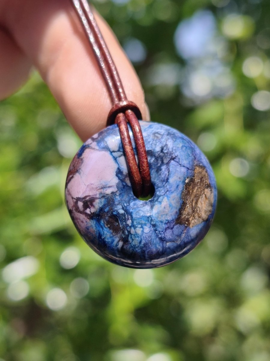 Richterit Sugilith Bustamit Schutz Donut Pi Edelstein Kette HIPPIE GOA Boho Nature Heilstein Rarität Selten Flash Wow Sammler Sugilite lila - Art of Nature Berlin
