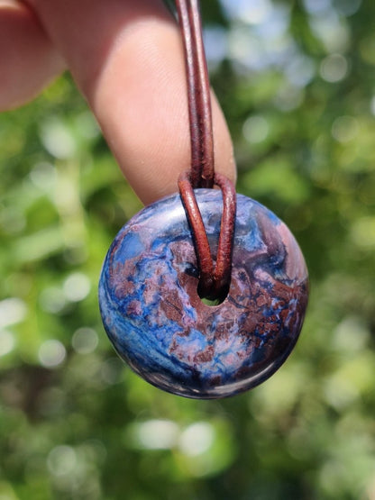 Richterit Sugilith Bustamit Schutz Donut Pi Edelstein Kette HIPPIE GOA Boho Nature Heilstein Rarität Selten Flash Wow Sammler Sugilite lila - Art of Nature Berlin