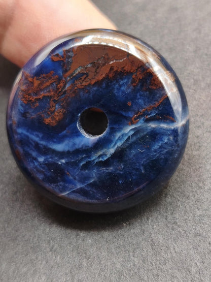 Richterit Sugilith Donut Edelstein Kristall Heilstein Rarität Selten Sammler Sugilit lila Anhänger rund Geschenk Mann Frau Er Sie Freund - Art of Nature Berlin