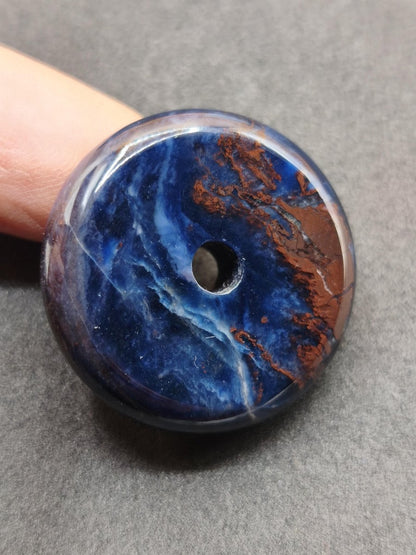 Richterit Sugilith Donut Edelstein Kristall Heilstein Rarität Selten Sammler Sugilit lila Anhänger rund Geschenk Mann Frau Er Sie Freund - Art of Nature Berlin