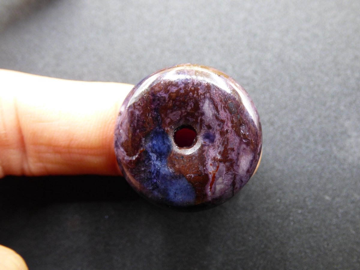 Richterit Sugilith Schutz Donut Edelstein Kristall Heilstein Rarität Selten Sammler lila blau Anhänger Geschenk Frau Er Sie Halschakra - Art of Nature Berlin