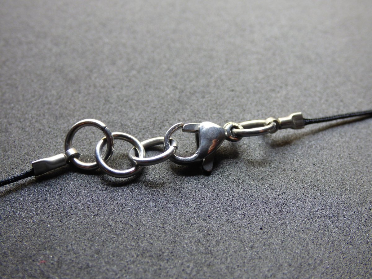 Richterit Sugilith Schutz Donut Edelstein Kristall Heilstein Rarität Selten Sammler lila blau Anhänger Geschenk Frau Er Sie Halschakra - Art of Nature Berlin