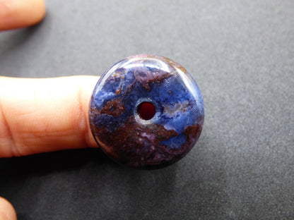 Richterit Sugilith Schutz Donut Edelstein Kristall Heilstein Rarität Selten Sammler lila blau Anhänger Geschenk Frau Er Sie Halschakra - Art of Nature Berlin