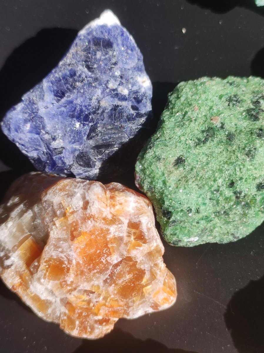 Rohstein Mix SET Wassersteine bunt Roh Selten Edelsteine Wasserstein Edelsteinwasser Heilstein Geschenk Heilsteine Energie Chakra Qualität - Art of Nature Berlin