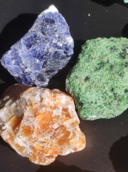 Rohstein Mix SET Wassersteine bunt Roh Selten Edelsteine Wasserstein Edelsteinwasser Heilstein Geschenk Heilsteine Energie Chakra Qualität - Art of Nature Berlin