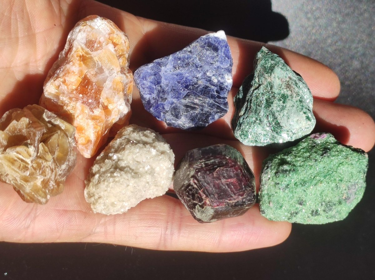 Rohstein Mix SET Wassersteine bunt Roh Selten Edelsteine Wasserstein Edelsteinwasser Heilstein Geschenk Heilsteine Energie Chakra Qualität - Art of Nature Berlin