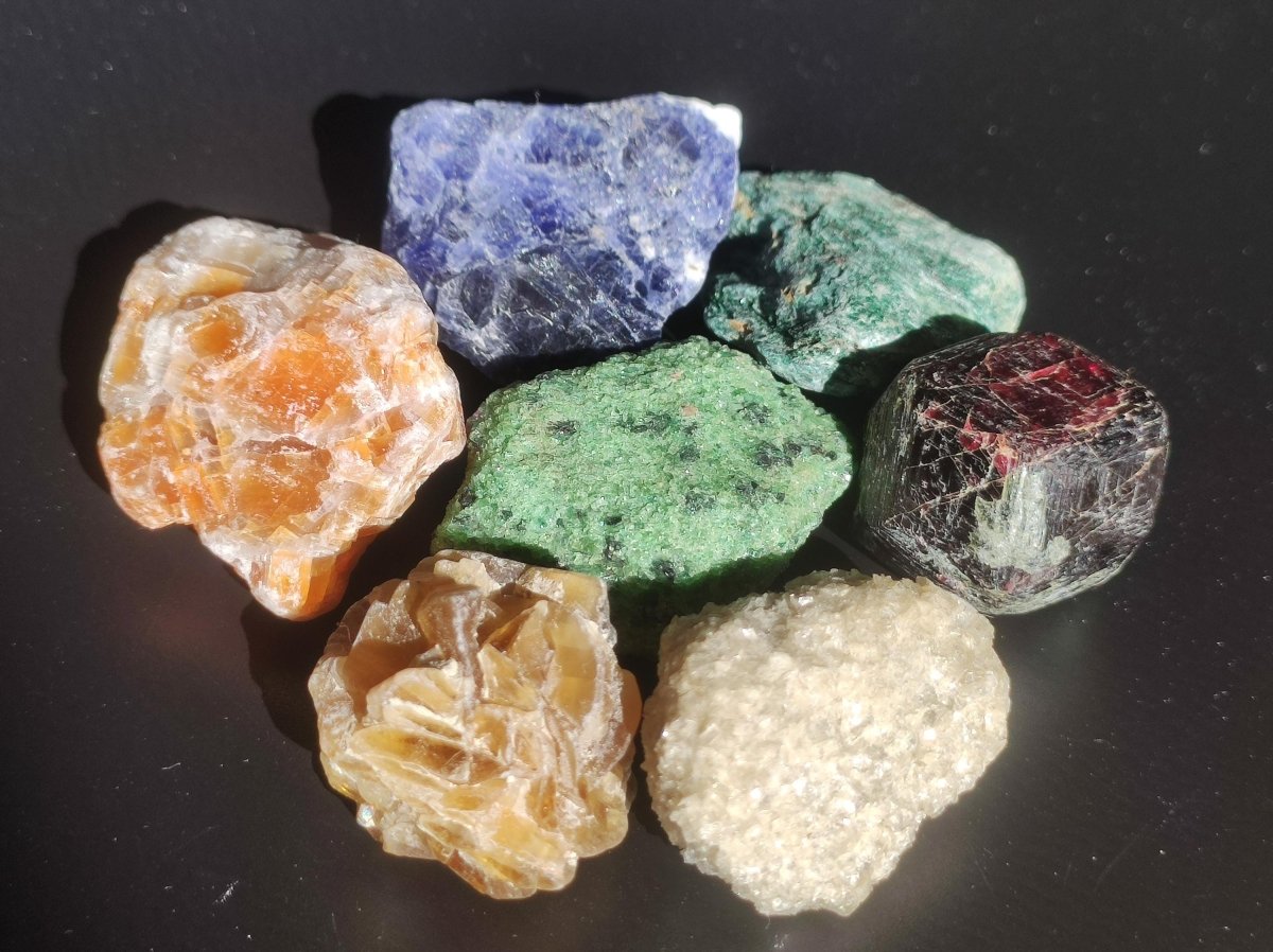 Rohstein Mix SET Wassersteine bunt Roh Selten Edelsteine Wasserstein Edelsteinwasser Heilstein Geschenk Heilsteine Energie Chakra Qualität - Art of Nature Berlin