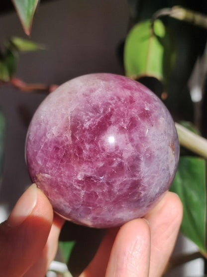 Rosa Pink Amethyst - Edelstein Kugel Deko Sphere Massage Kristall Meditation Heilstein Frau Mann Geschenk Er Sie Haus Energie Wohn - Art of Nature Berlin
