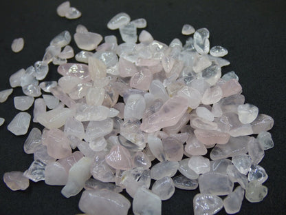 Rosenquarz Kies Trommelsteine Dekosteine Aufladen Edelsteine Wasserstein Edelsteinwasser Chakra Heilstein Energiewasser rosa - Art of Nature Berlin