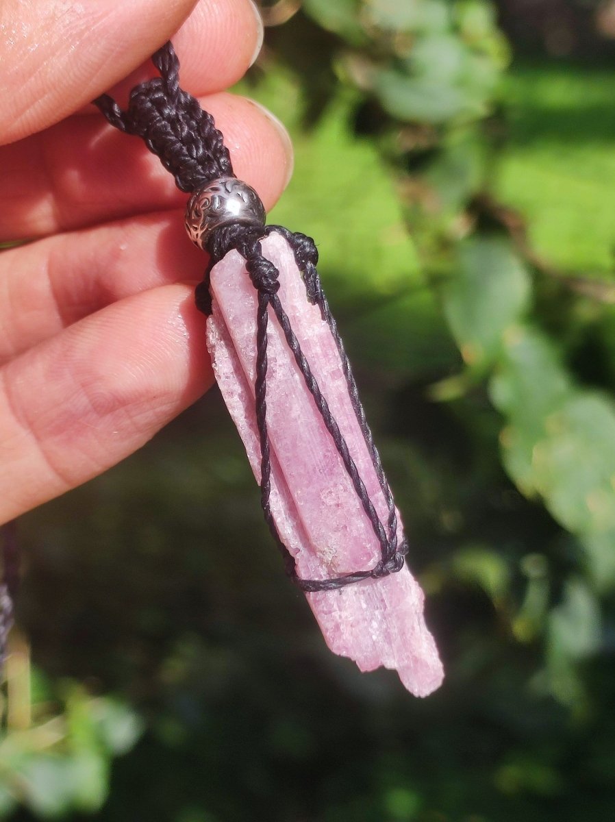 Rubellit Pink / Rosa Turmalin ~ Makramee Edelstein Kette Natur Rarität Heilstein Kristall HIPPIE Boho Mann Frau Geschenk Er Sie roh Mineral - Art of Nature Berlin