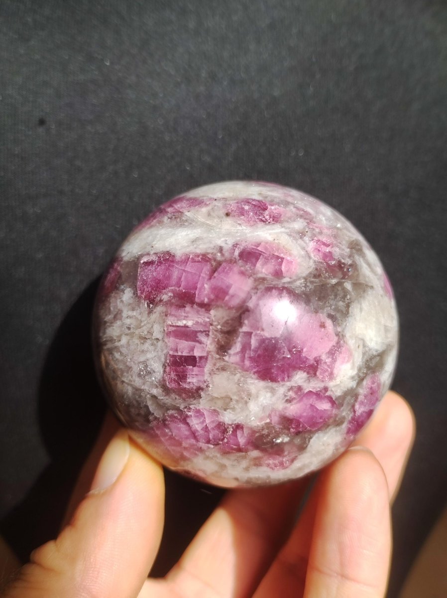 Rubellit / Pink Turmalin A - Edelstein Kugel Deko Sphere Massage Kristall Meditation Heilstein Frau Mann Geschenk Er Sie Haus Energie - Art of Nature Berlin