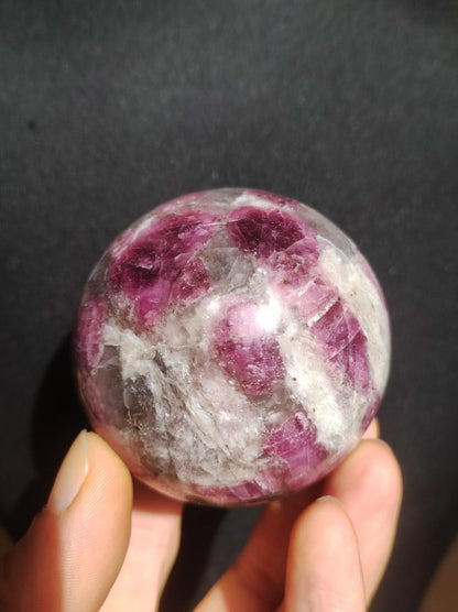 Rubellit / Pink Turmalin A - Edelstein Kugel Deko Sphere Massage Kristall Meditation Heilstein Frau Mann Geschenk Er Sie Haus Energie - Art of Nature Berlin