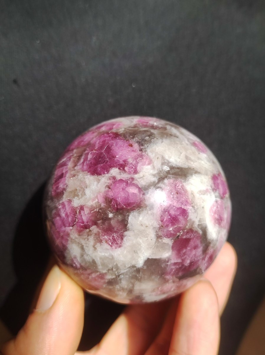 Rubellit / Pink Turmalin A - Edelstein Kugel Deko Sphere Massage Kristall Meditation Heilstein Frau Mann Geschenk Er Sie Haus Energie - Art of Nature Berlin