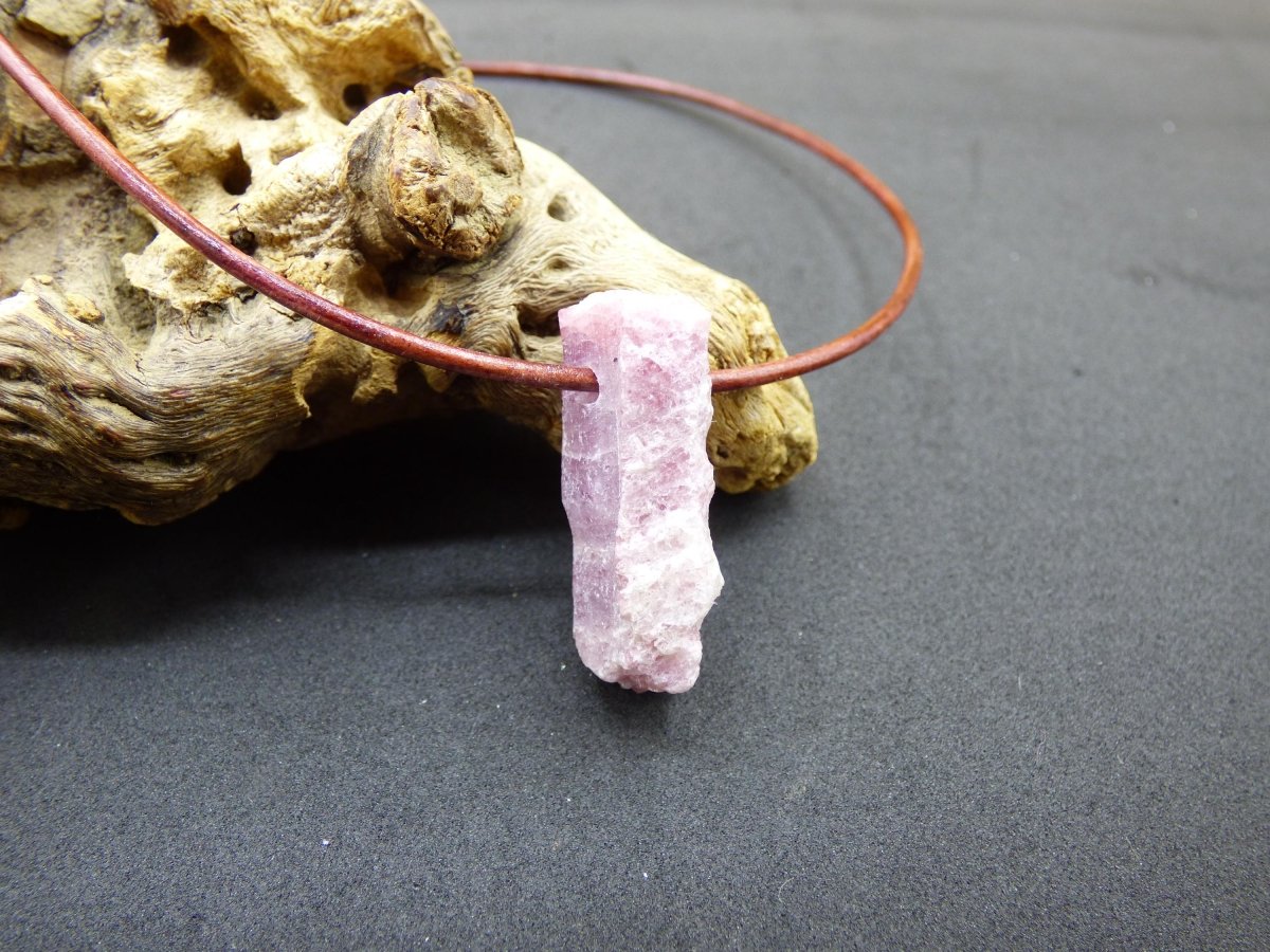 Rubellit Pinker / Rosa Turmalin roh ~ Edelstein Kette Heilstein Natur Heilstein Anhänger Mann Frau Mutter Tochter Bruder Schwester Geschenk - Art of Nature Berlin
