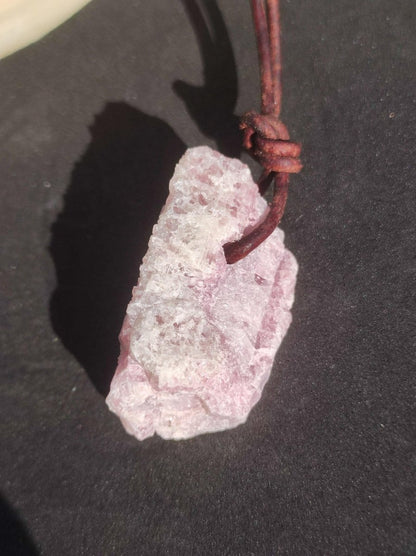 Rubellit Pinker / Rosa Turmalin roh ~ Edelstein Kette Heilstein Natur Heilstein Anhänger Mann Frau Mutter Tochter Bruder Schwester Geschenk - Art of Nature Berlin