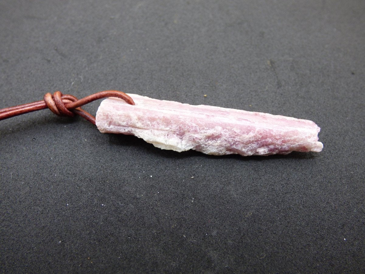 Rubellit Pinker / Rosa Turmalin roh ~ Edelstein Kette Heilstein Natur Heilstein Anhänger Mann Frau Mutter Tochter Bruder Schwester Geschenk - Art of Nature Berlin