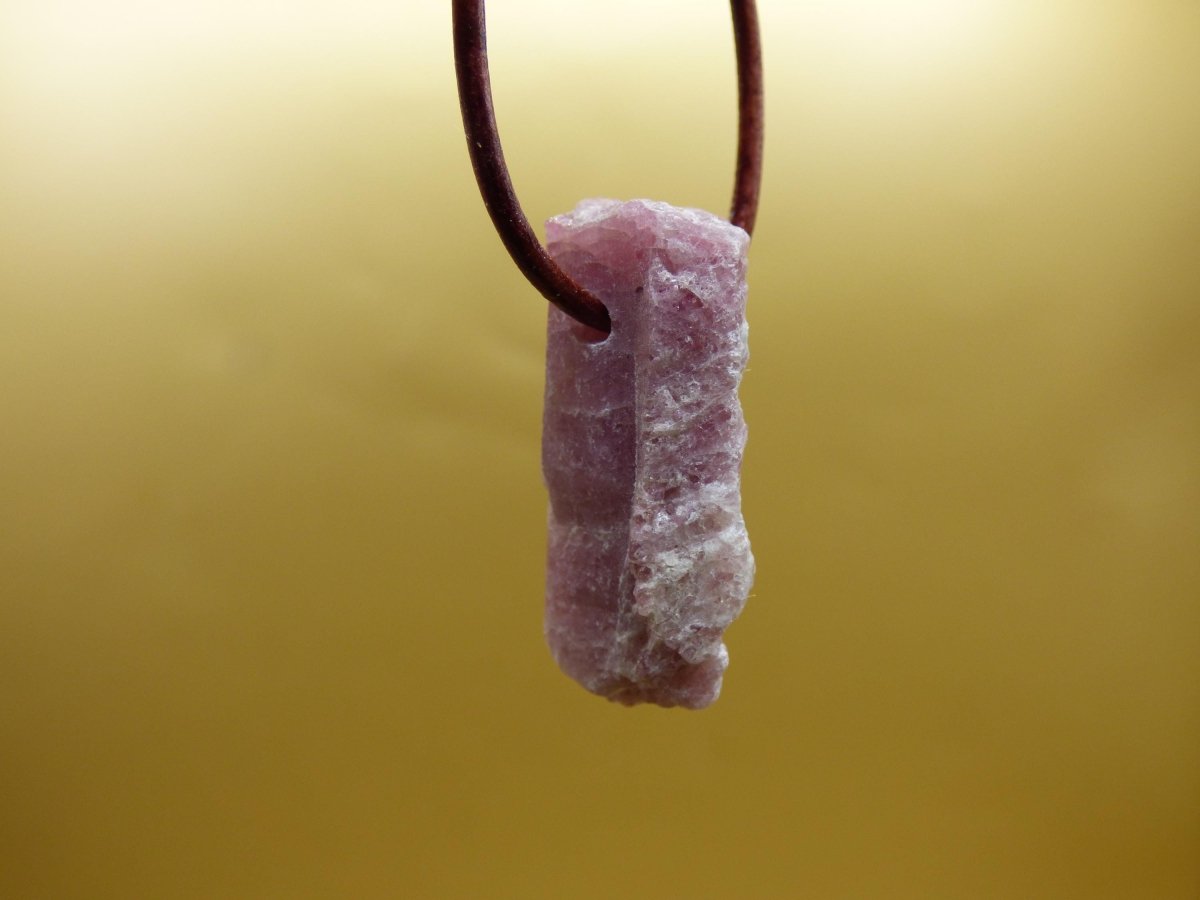 Rubellit Pinker / Rosa Turmalin roh ~ Edelstein Kette Heilstein Natur Heilstein Anhänger Mann Frau Mutter Tochter Bruder Schwester Geschenk - Art of Nature Berlin