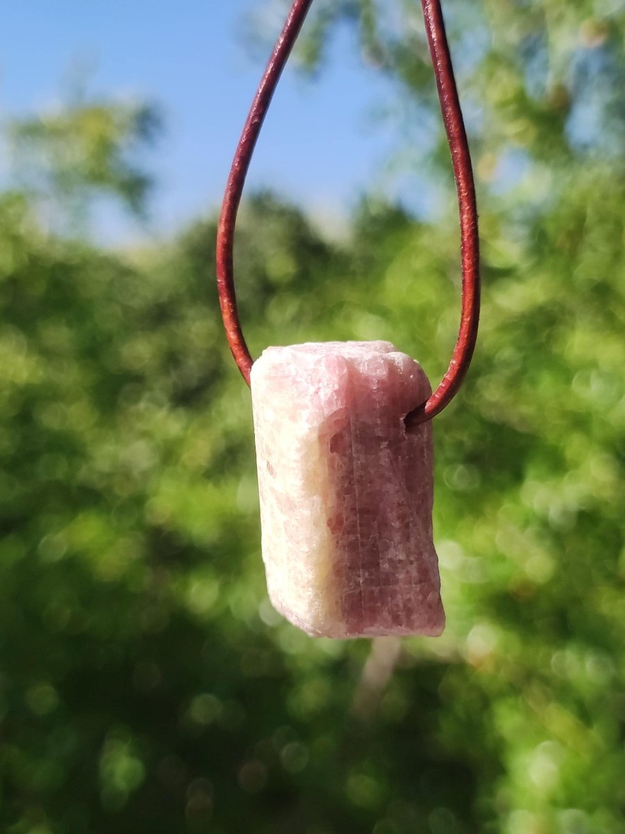 Rubellit Pinker / Rosa Turmalin roh ~ Edelstein Kette Heilstein Natur Heilstein Anhänger Mann Frau Mutter Tochter Bruder Schwester Geschenk - Art of Nature Berlin