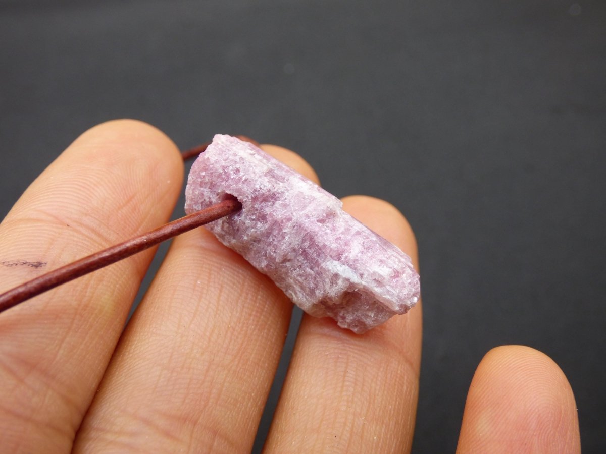 Rubellit Pinker / Rosa Turmalin roh ~ Edelstein Kette Heilstein Natur Heilstein Anhänger Mann Frau Mutter Tochter Bruder Schwester Geschenk - Art of Nature Berlin