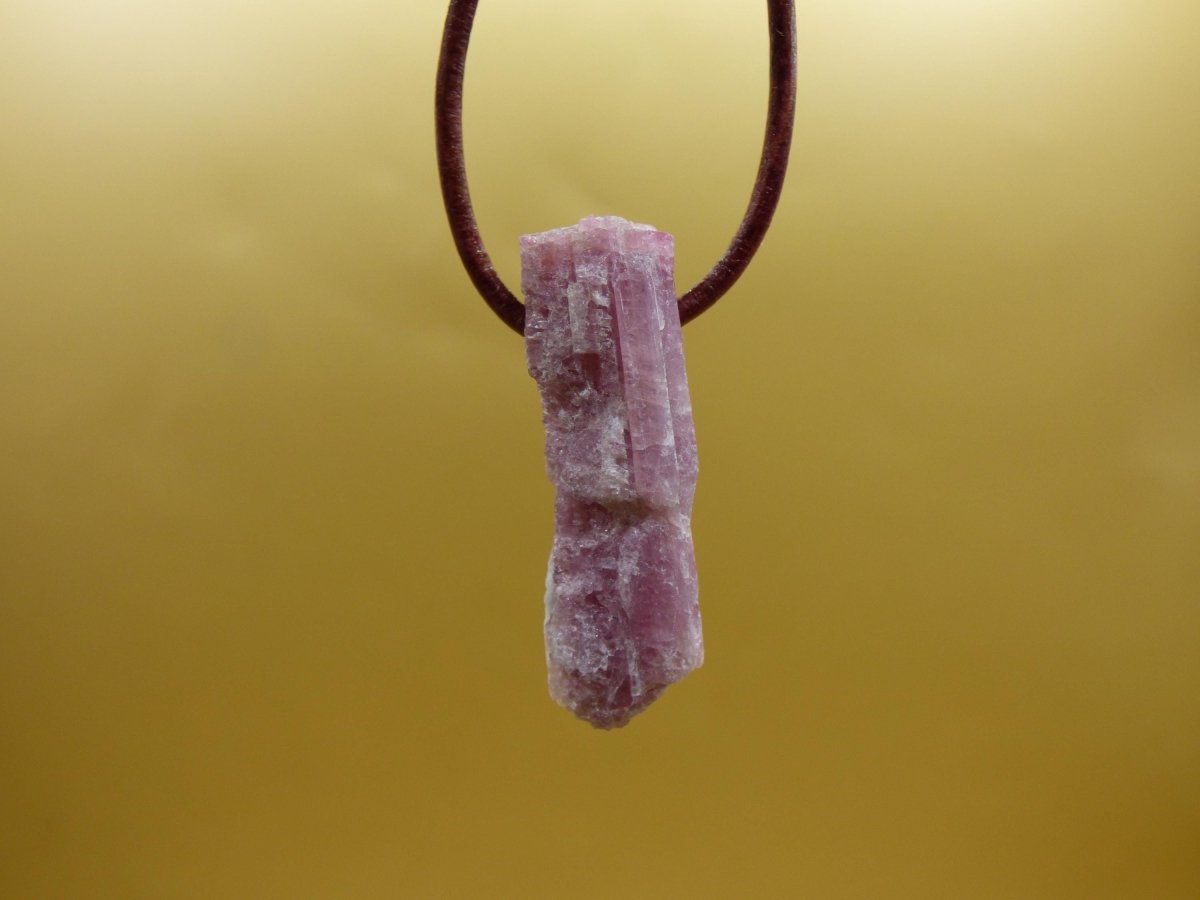 Rubellit Pinker / Rosa Turmalin roh ~ Edelstein Kette Heilstein Natur Heilstein Anhänger Mann Frau Mutter Tochter Bruder Schwester Geschenk - Art of Nature Berlin