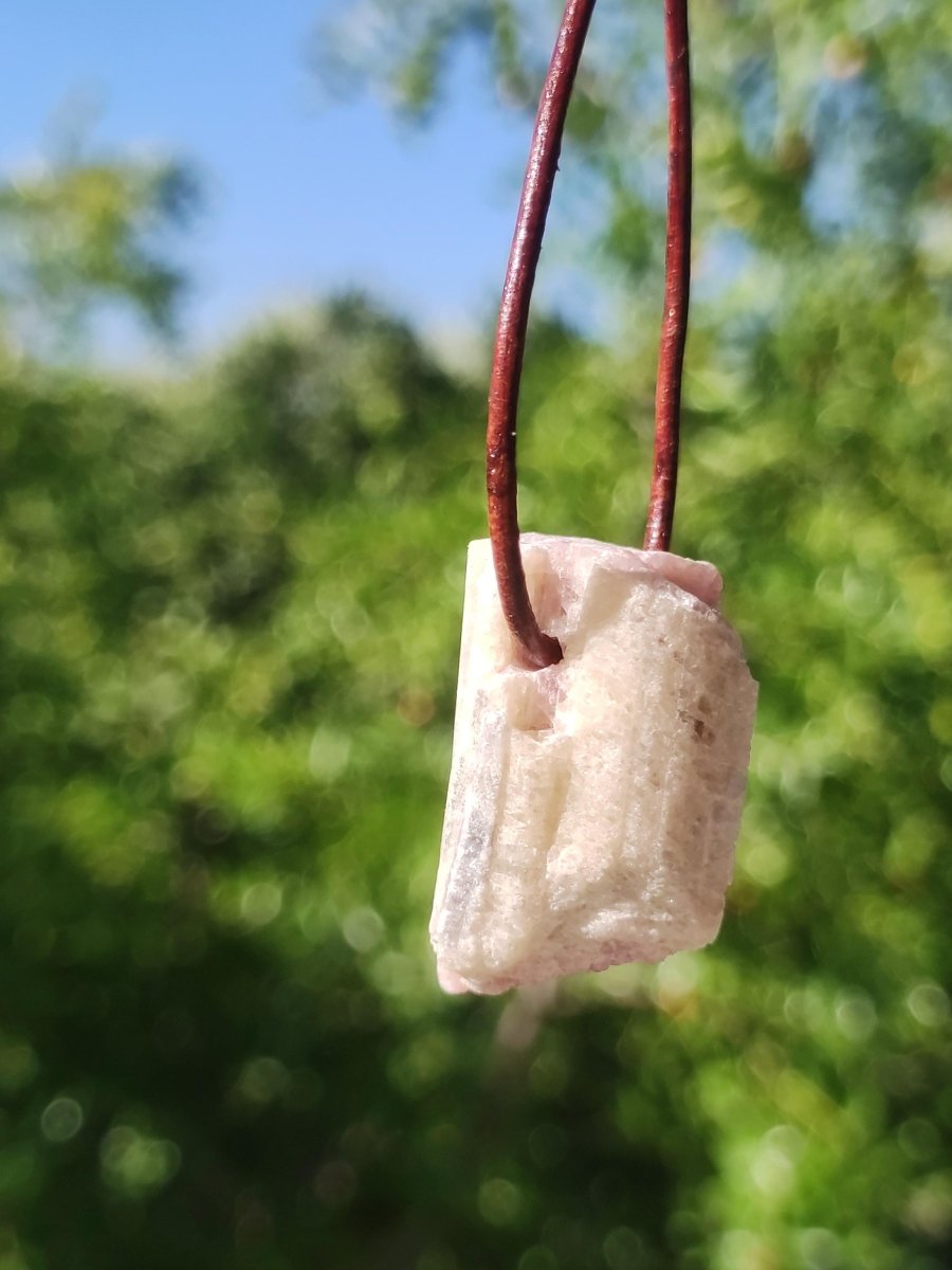 Rubellit Pinker / Rosa Turmalin roh ~ Edelstein Kette Heilstein Natur Heilstein Anhänger Mann Frau Mutter Tochter Bruder Schwester Geschenk - Art of Nature Berlin
