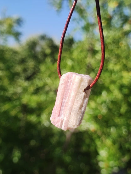 Rubellit Pinker / Rosa Turmalin roh ~ Edelstein Kette Heilstein Natur Heilstein Anhänger Mann Frau Mutter Tochter Bruder Schwester Geschenk - Art of Nature Berlin