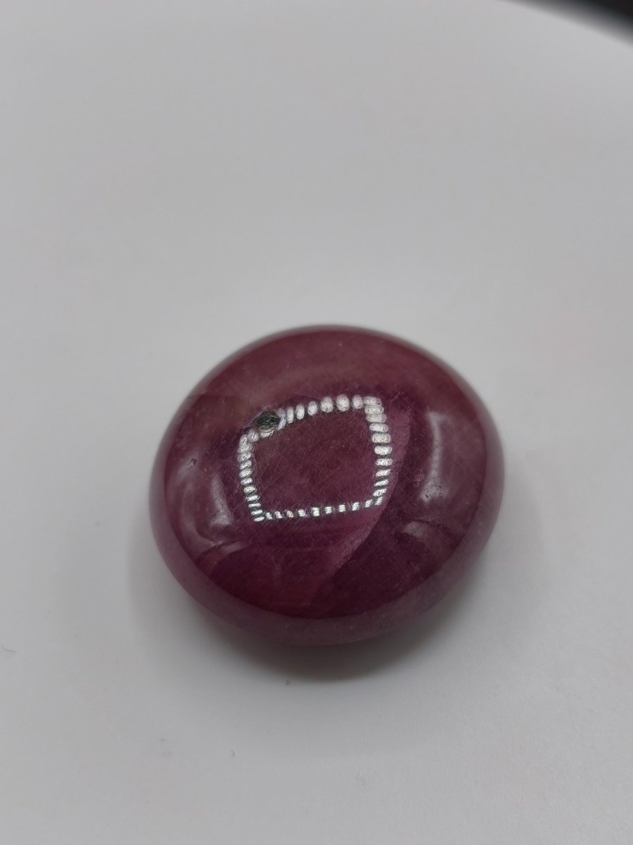 Rubin Cabochon Tansania 100ct | Edelstein purpurrot bis rosa| Unikat Cabochon dick, Handschmeichler Natürlicher rosa Kristall - Art of Nature Berlin