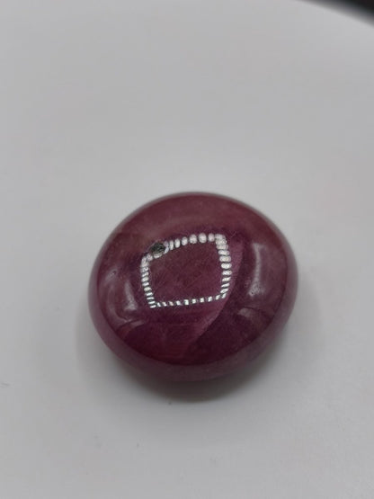Rubin Cabochon Tansania 100ct | Edelstein purpurrot bis rosa| Unikat Cabochon dick, Handschmeichler Natürlicher rosa Kristall - Art of Nature Berlin