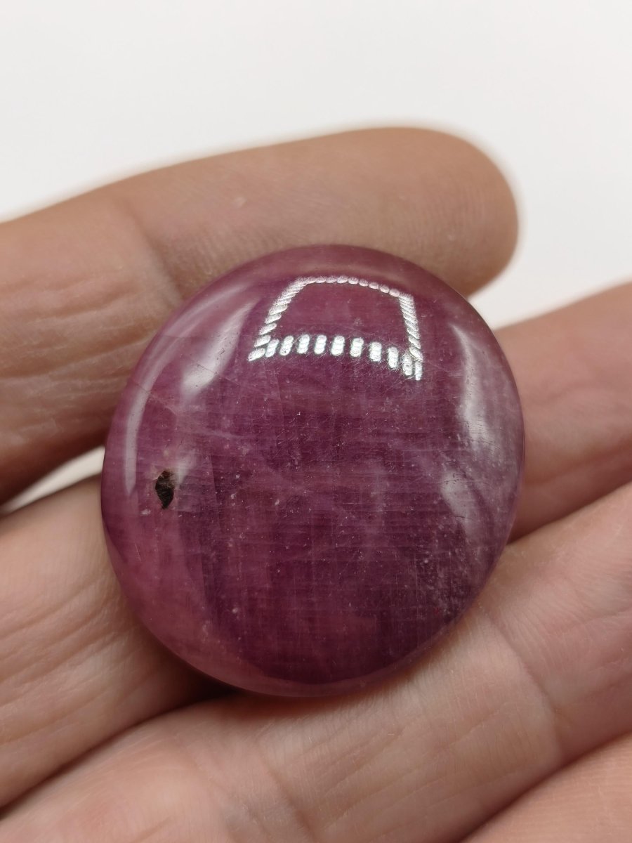 Rubin Cabochon Tansania 100ct | Edelstein purpurrot bis rosa| Unikat Cabochon dick, Handschmeichler Natürlicher rosa Kristall - Art of Nature Berlin