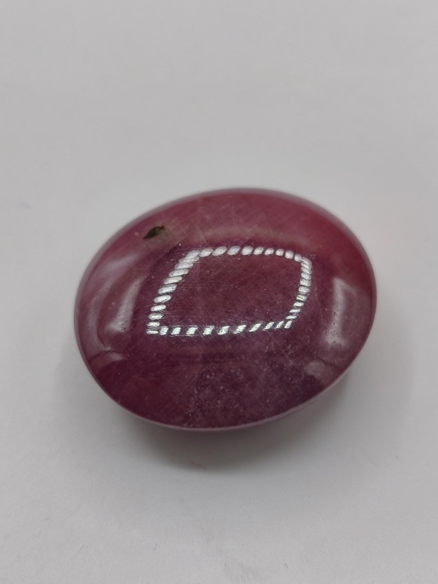 Rubin Cabochon Tansania 100ct | Edelstein purpurrot bis rosa| Unikat Cabochon dick, Handschmeichler Natürlicher rosa Kristall - Art of Nature Berlin
