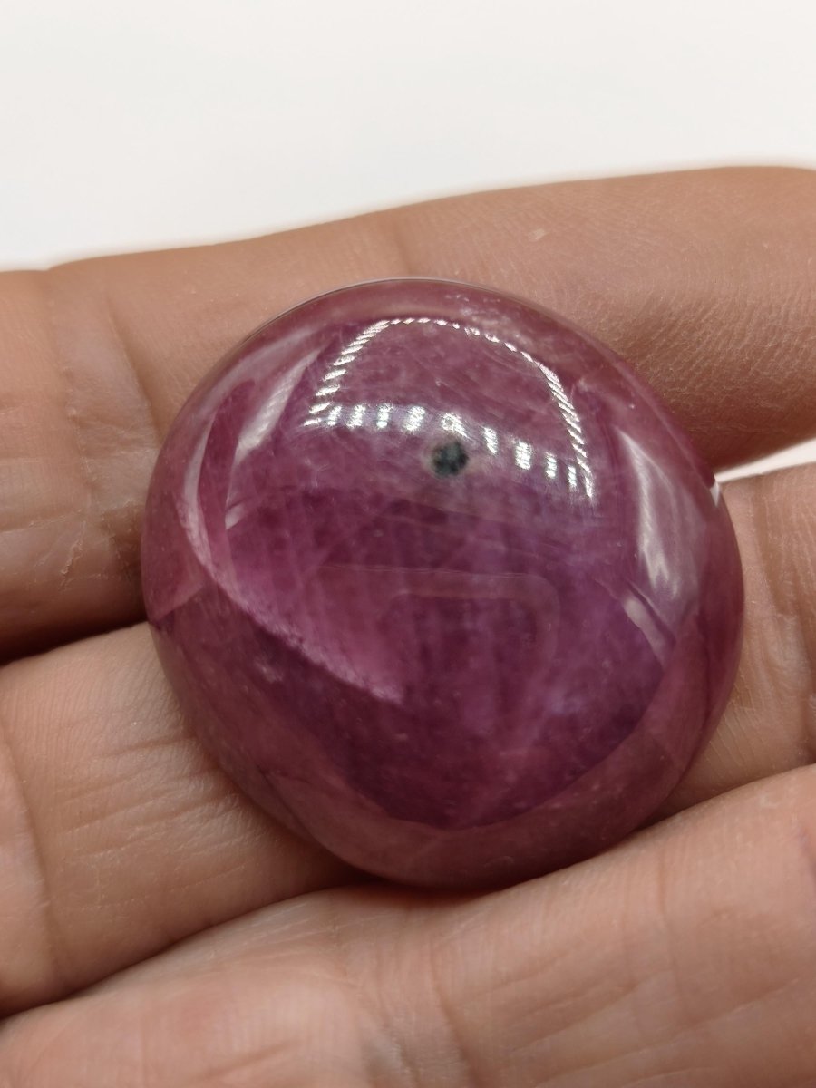 Rubin Cabochon Tansania 100ct | Edelstein purpurrot bis rosa| Unikat Cabochon dick, Handschmeichler Natürlicher rosa Kristall - Art of Nature Berlin