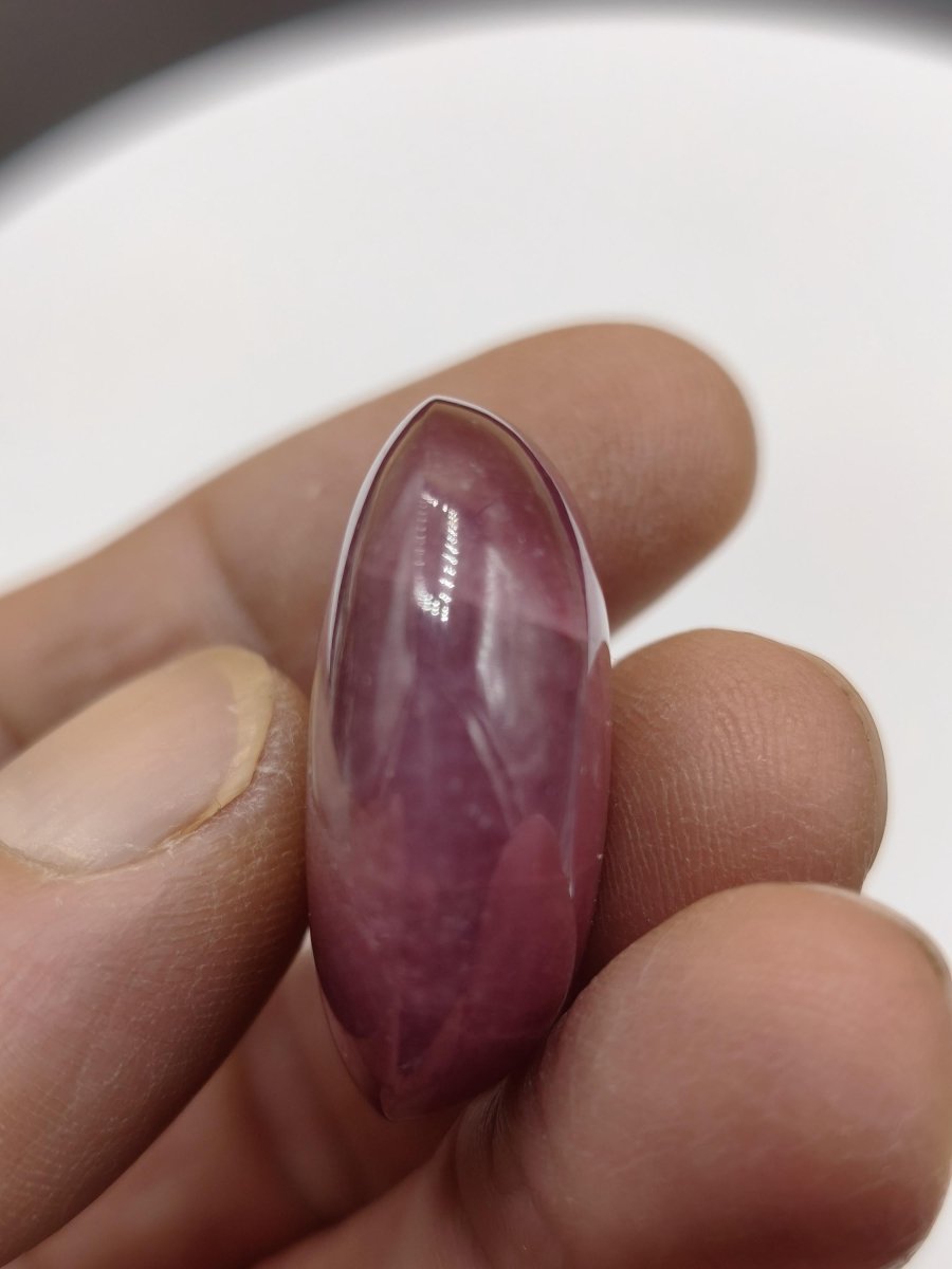Rubin Cabochon Tansania 100ct | Edelstein purpurrot bis rosa| Unikat Cabochon dick, Handschmeichler Natürlicher rosa Kristall - Art of Nature Berlin