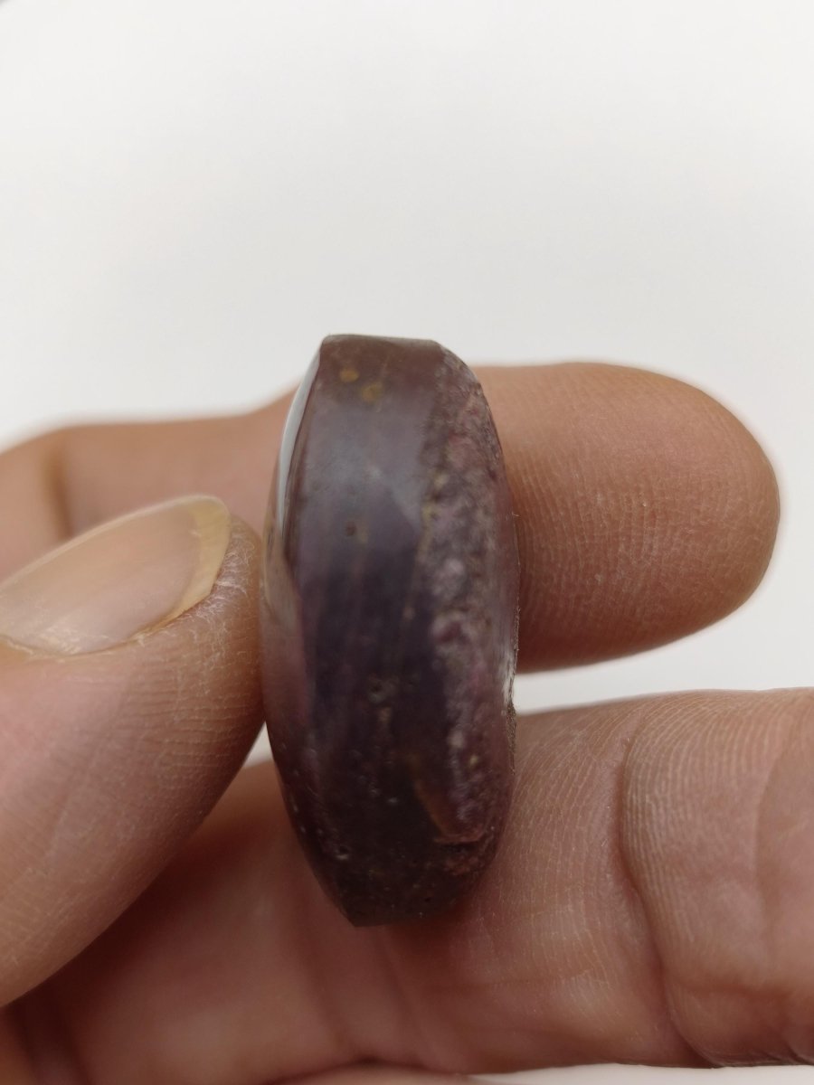 Rubin Cabochon Tansania 78ct | Violettroter Edelstein mit seidigem Schimmer Unikat Cabochon dick, Handschmeichler Natürlicher rosa Kristall - Art of Nature Berlin