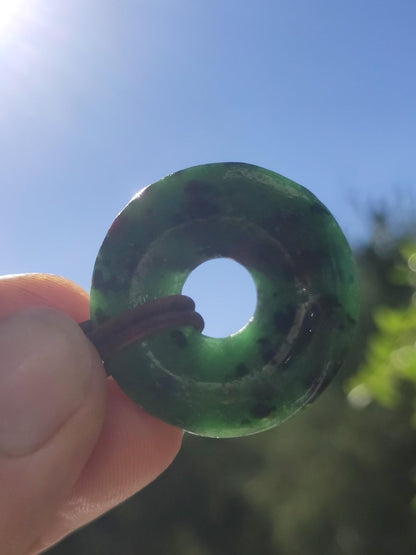 Rubin in Zoisit ~ Donut Edelstein Kette rot grün Natur Heilstein Mann Frau Glück Schutz HIPPIE GOA Boho Tibet Ethno Rarität Geschenk Er Sie - Art of Nature Berlin