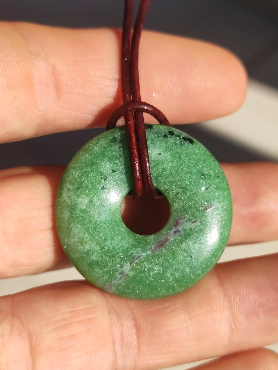 Rubin in Zoisit ~ Donut Edelstein Kette rot grün Natur Heilstein Mann Frau Glück Schutz HIPPIE GOA Boho Tibet Ethno Rarität Geschenk Er Sie - Art of Nature Berlin