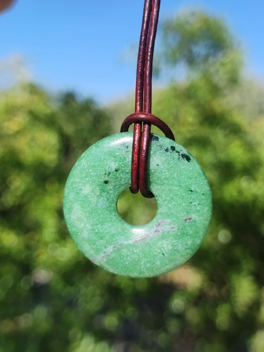 Rubin in Zoisit ~ Donut Edelstein Kette rot grün Natur Heilstein Mann Frau Glück Schutz HIPPIE GOA Boho Tibet Ethno Rarität Geschenk Er Sie - Art of Nature Berlin