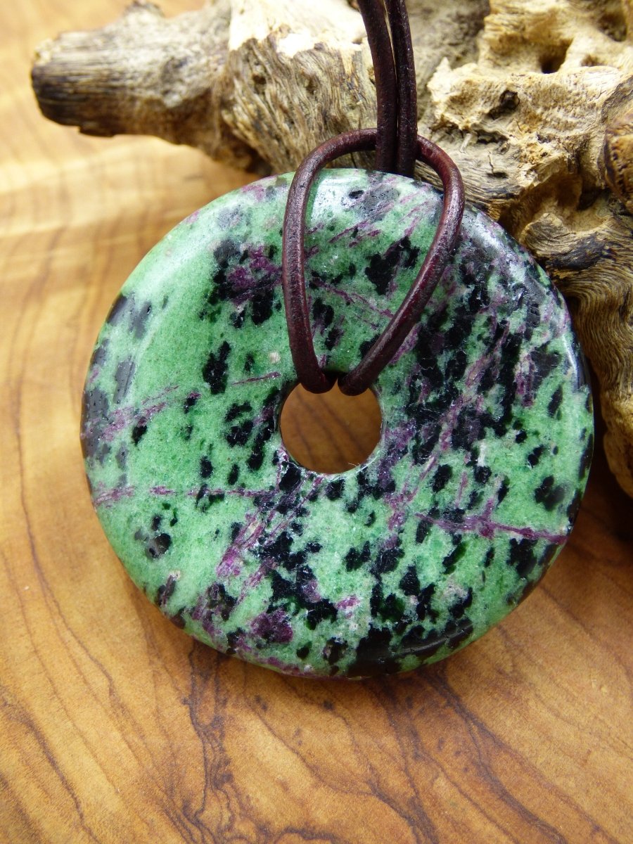 Rubin in Zoisit ~ Schutzdonut ~ Edelstein Kette ~HIPPIE ~GOA ~Boho ~Tibet ~Ethno ~Nature ~Donut ~Schutzsymbol ~Heilstein ~Rarität - Art of Nature Berlin