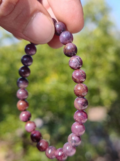 Rubin (Korund) - Edelstein Armband rosa rot dunkel Heilstein Geschenk Er Sie Mann Frau Freund Rarität Energie Kraft Hippie Boho Natur Selten - Art of Nature Berlin
