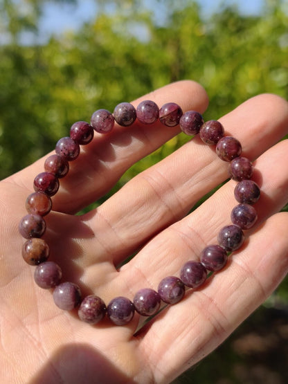 Rubin (Korund) - Edelstein Armband rosa rot dunkel Heilstein Geschenk Er Sie Mann Frau Freund Rarität Energie Kraft Hippie Boho Natur Selten - Art of Nature Berlin