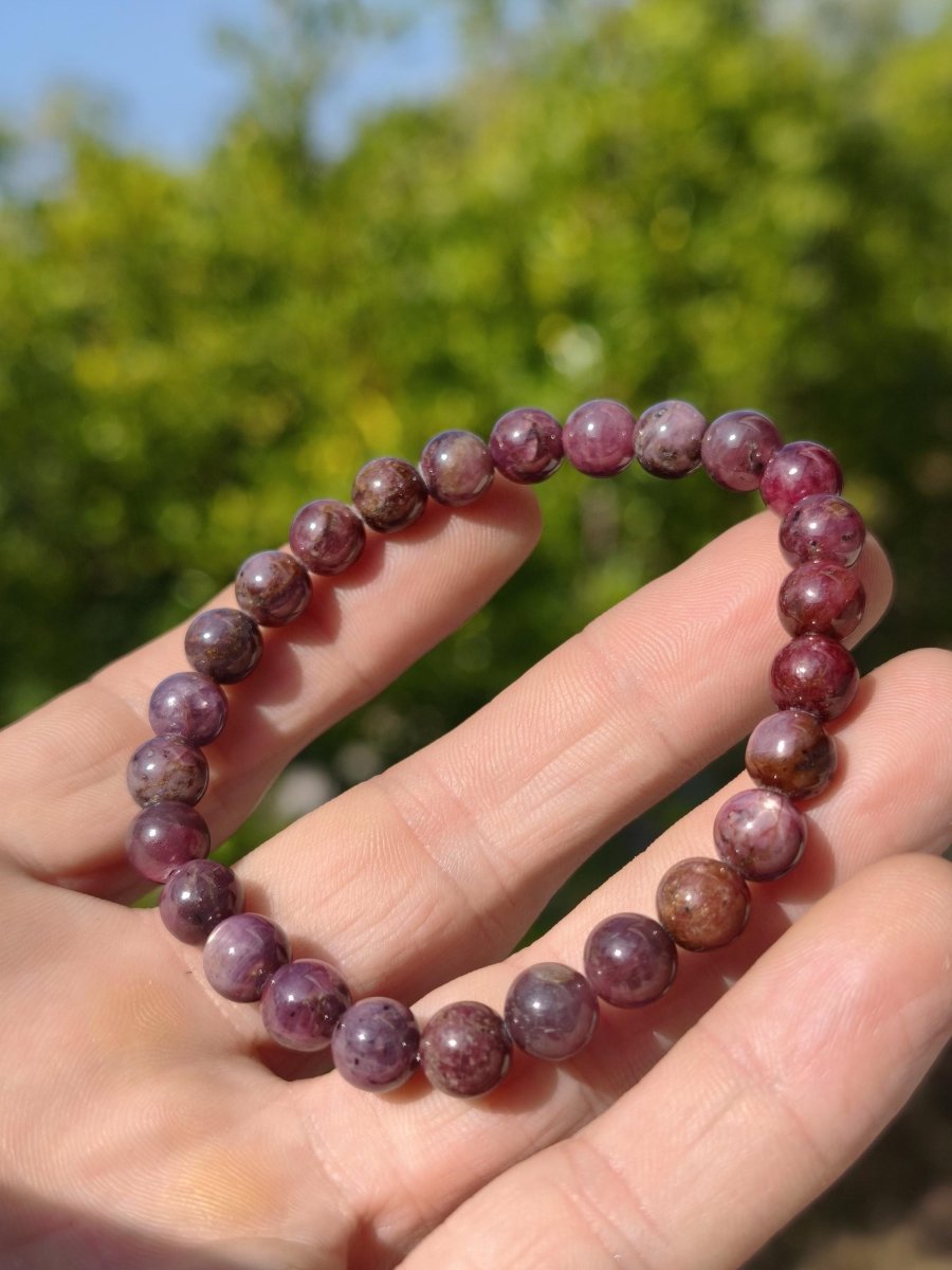 Rubin (Korund) - Edelstein Armband rosa rot dunkel Heilstein Geschenk Er Sie Mann Frau Freund Rarität Energie Kraft Hippie Boho Natur Selten - Art of Nature Berlin
