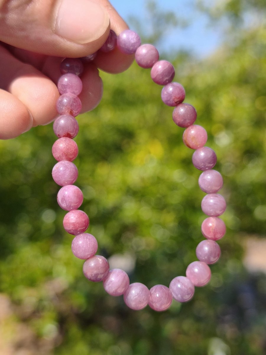 Rubin (Korund) - Edelstein Armband rosa rot pink Heilstein Geschenk Er Sie Mann Frau Freund Rarität Energie Kraft Hippie Boho Natur Selten - Art of Nature Berlin